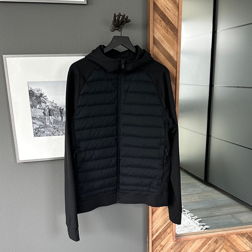 Vuori Men's Steadfast Insulated Hybrid Jacket. Basically brand new.
